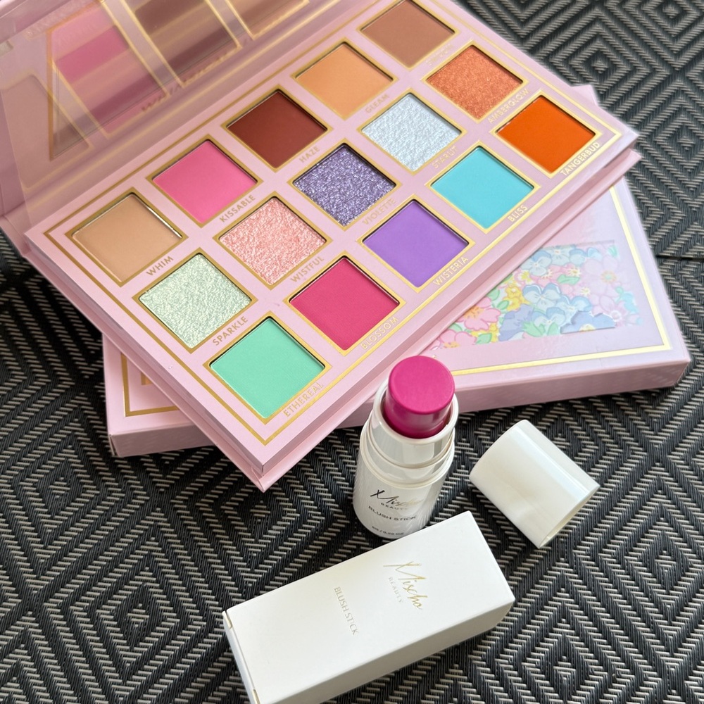 Vibrant Eyeshadow Palette and Lipstick Set